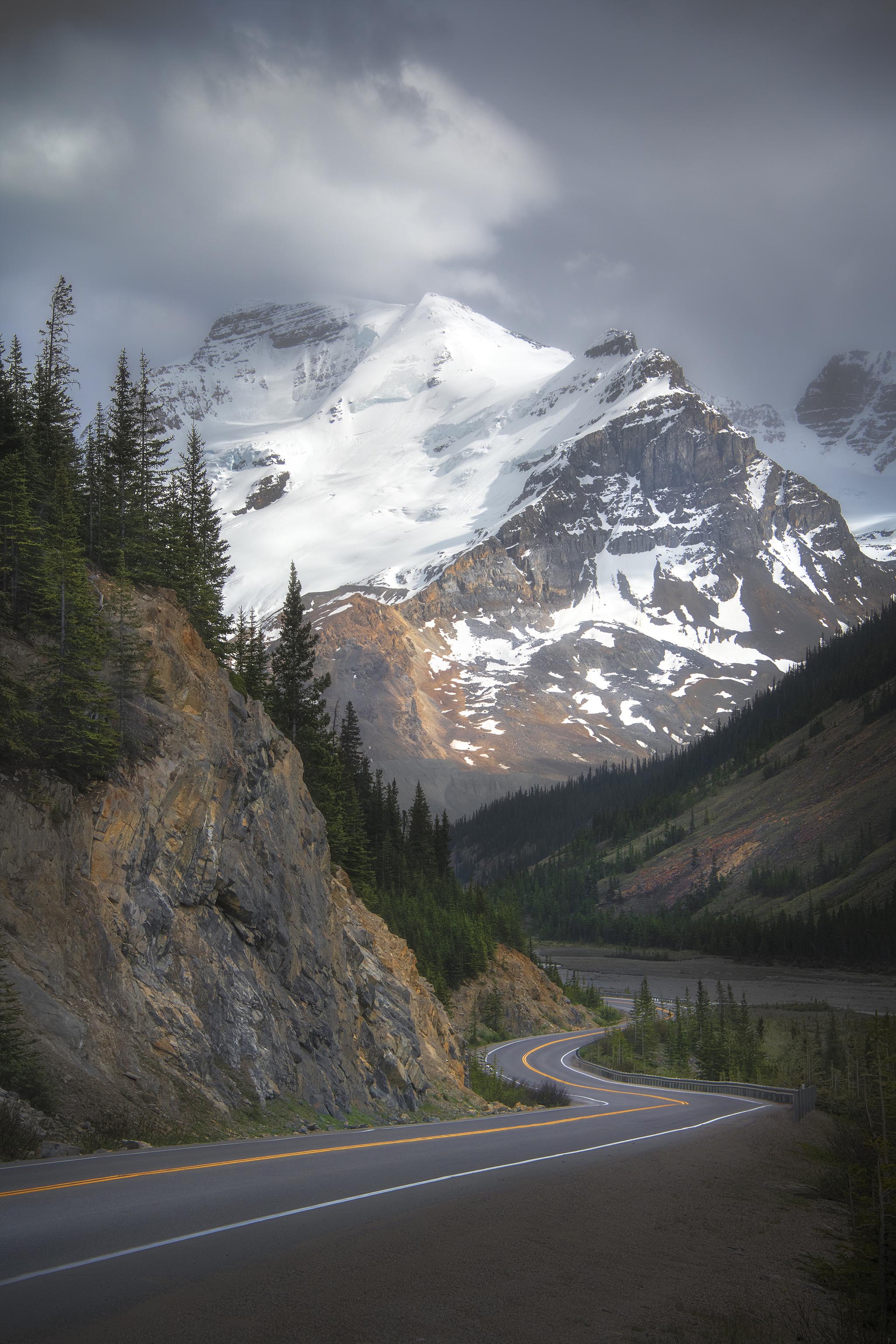 Icefields Parkway Roadway Picture